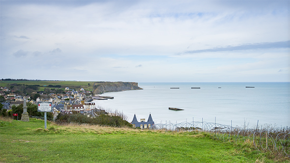 Arromanches, France, Timelapse - Panoramic view of the town alt