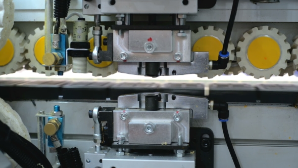 Plate Conveyor and Pressure Rollers of Modern Mutomatic Edge Banding Machine