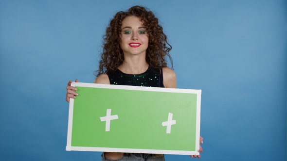 Disco Girl with Green Screen alt