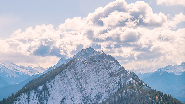 The Mountains in Banff National Park, Alberta, Canada alt