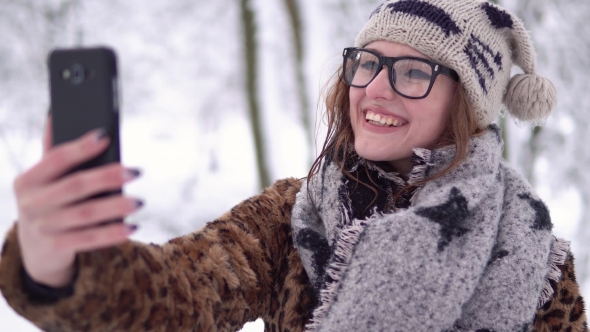 Girl Having Videochat alt