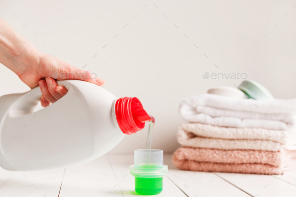 Woman Hand Pouring Washing Powder Measuring Cup Granular Solid Detergent  Stock Photo by ©uflypro 639293004