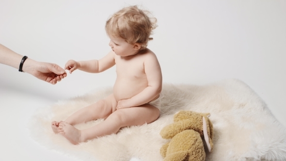 Baby Girl Eating alt