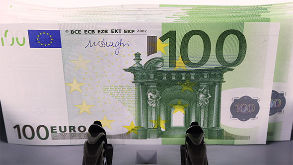 Counting One Hundred Euro Banknotes