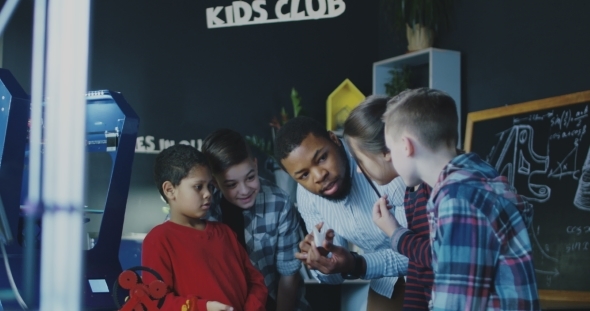 Teacher with Class Discussing Engineering Science alt