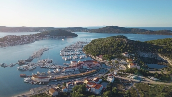 Yacht Club and Marina in Croatia, Frapa alt