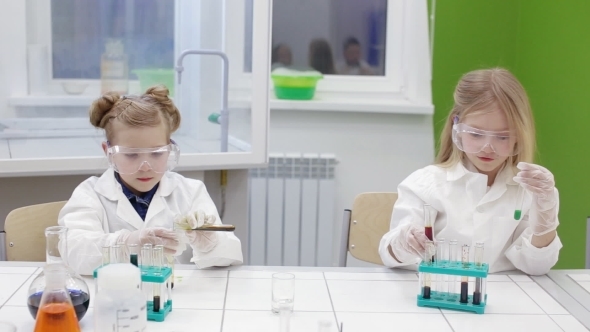 Children Do an Experiment in a Chemistry Lesson Modern Education