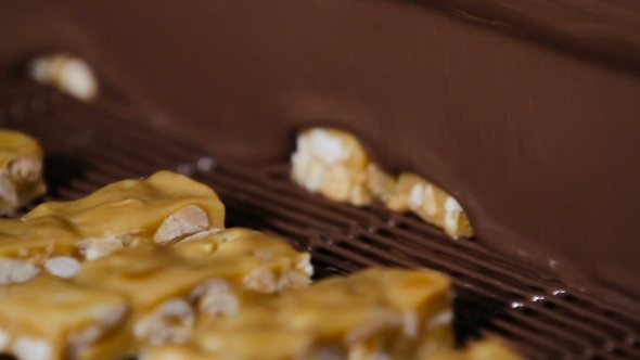 Nougat with Nuts and Chocolate in the Factory alt