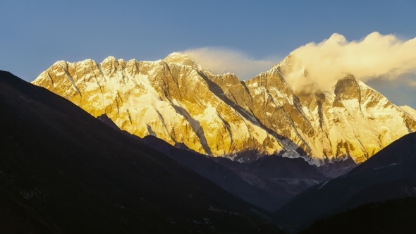 View of Everest on the Way To Everest Base Camp - Nepal alt