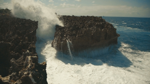 Big Sea Waves Crashing Against the Rocks alt