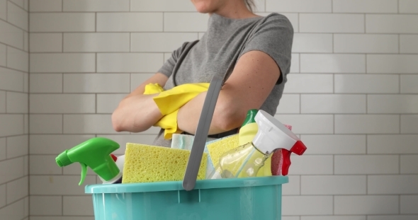 Crop Housewife Prepared for Total House Cleaning