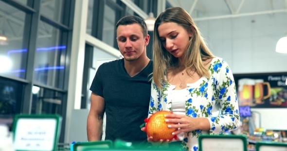 Guy and Girl Near the Counter of Fruit in the Store / Couple in the Supermarket / Young Couple alt