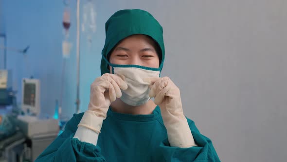 Portrait Young Asian woman doctor surgeon in the operating room