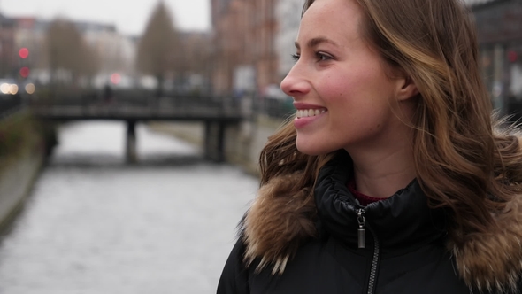 Beautiful Women Smiling alt