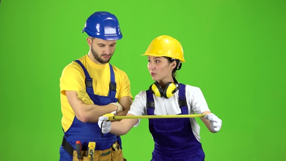 Engineer Girl Measures a Roulette Building alt