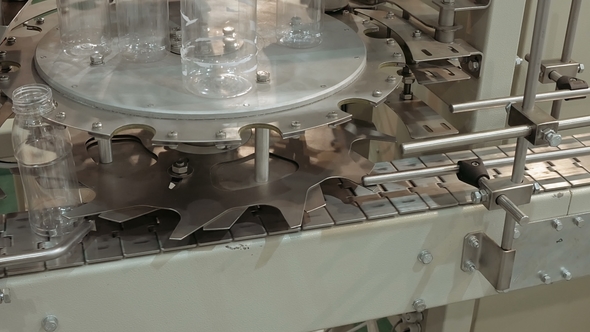 Conveyor Product Line for Pouring Beverage Bottles