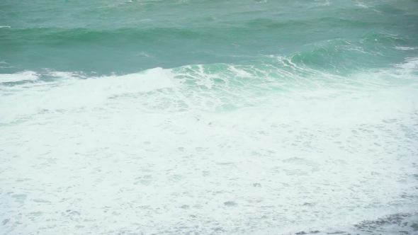 Large Foam Waves in the Ocean Near the Shore