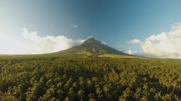 Mayon Volcano Near Legazpi City in Philippines alt