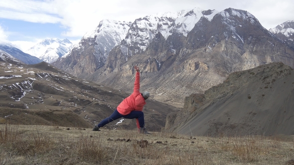 Yoga in the Dolomite Mountains alt
