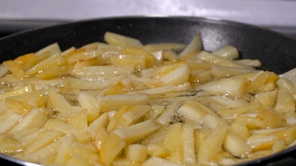 Potatoes Sliced Fried in a Pan, alt
