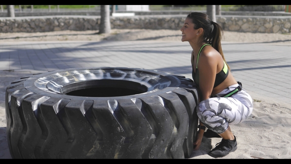 Woman Trying To Lift the Tire alt