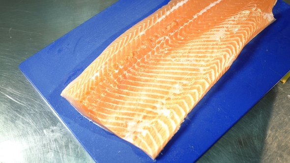 Chef Cutting Fresh Salmon alt