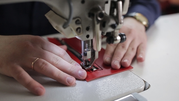 Leather Sewing with a Sewing Machine. Sewing Machine alt