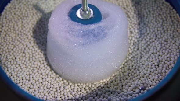 Machine for Abrasive Metal Cleaning alt