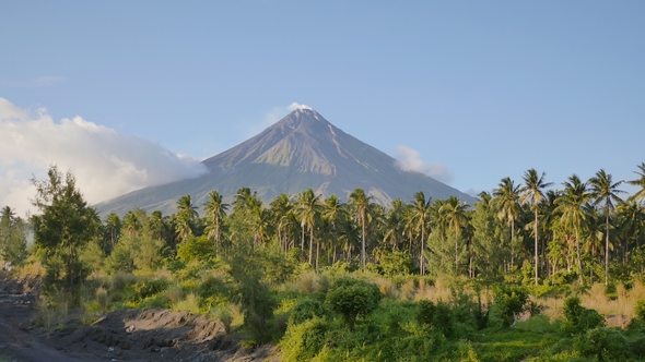 Mount Mayon Volcano in the Province of Bicol, Philippines. alt