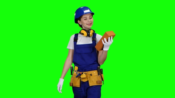 Girl Builder i Carries a Brick for Construction and Show Thrumbs Up alt