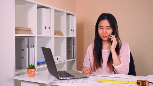 Designer Has Phone Negotiation Using Smartphone alt