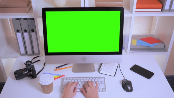 Designer Works in Office alt