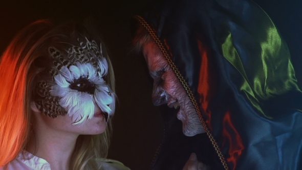 Guy with Wolf Grim on the Face Lynches at the Girl with Owl Grim in the Smoky Premise alt