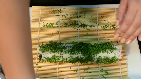 Cook Makes a Green Sushi Roll