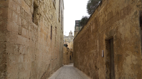 Walking Along the Medieval treets of Old Mdina in Malta