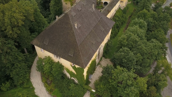 Aerial View of Medieval Castle Halleg in Klagenfurt, Austria, Karyntia. Flight Over Beautiful Castle alt