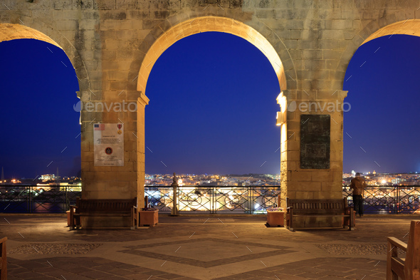 Valletta, Malta, Upper Barrakka Gardens, in the evening. Terrace with a view to the Grand harbor Stock Photo by rawf8
