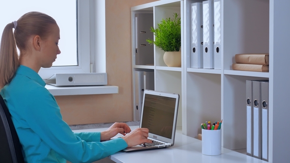 Student Surfing Internet on Pc Indoors alt