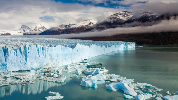 Glacier Perito Moreno National Park in Autumn. Argentina, Patagonia alt