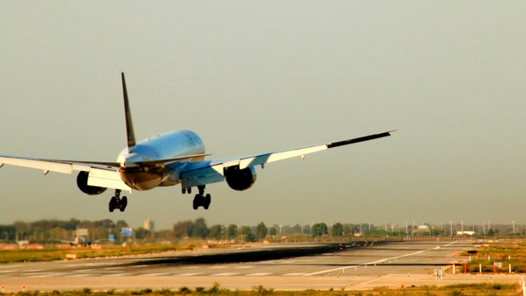 Commercial Airliner Landing in el Prat Barcelona Airport