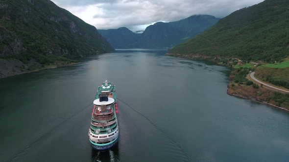 Cruise Ship, Cruise Liners On Sognefjord or Sognefjorden, Norway alt
