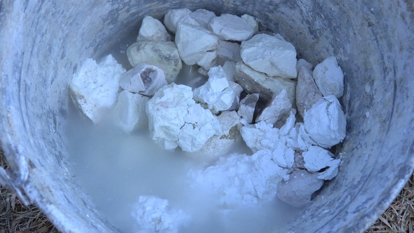 Lime Slaking with Water alt