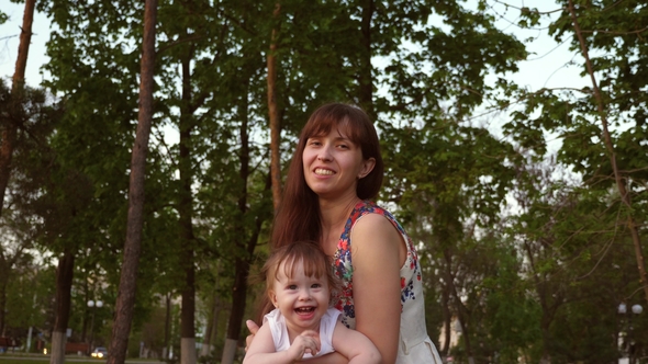 Baby Laughs When His Beautiful Young Mother Pumps It Through Air alt