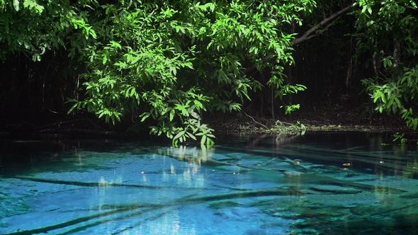 Sra Morakot Blue Pool at Krabi Province in Thailand. Famous Natural Attraction in Krabi alt