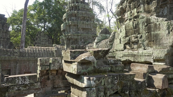 Ta Prohm Temple in Angkor Wat, Cambodia alt