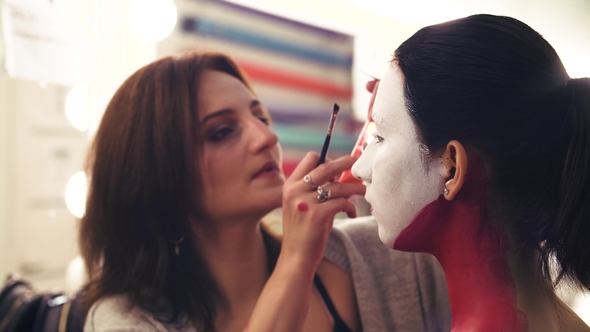Makeup Artist Start To Draw Line on Model's Face