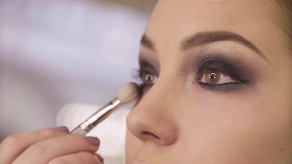 The Makeup Artist Shading Eyeshadow