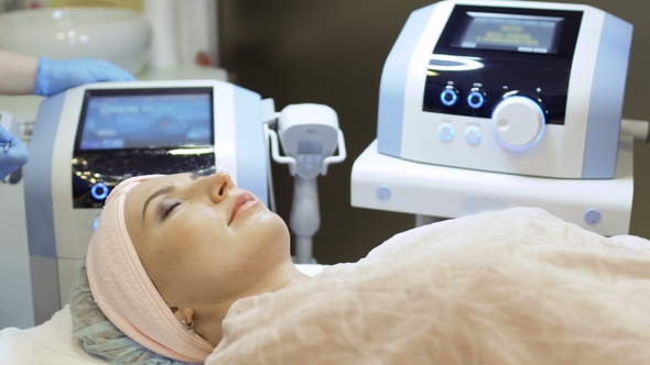 Therapist Prepares To Procedure of Removing Eye Bags with Rf-lifting Apparatus alt