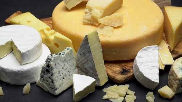Video of Various Types of Cheese - Parmesan, Brie, Roquefort alt