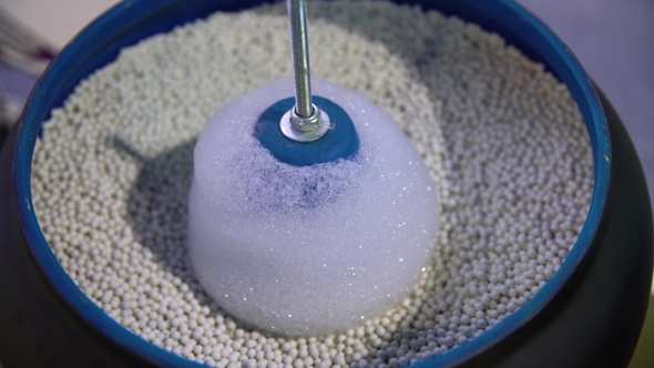 Machine for Abrasive Metal Cleaning alt